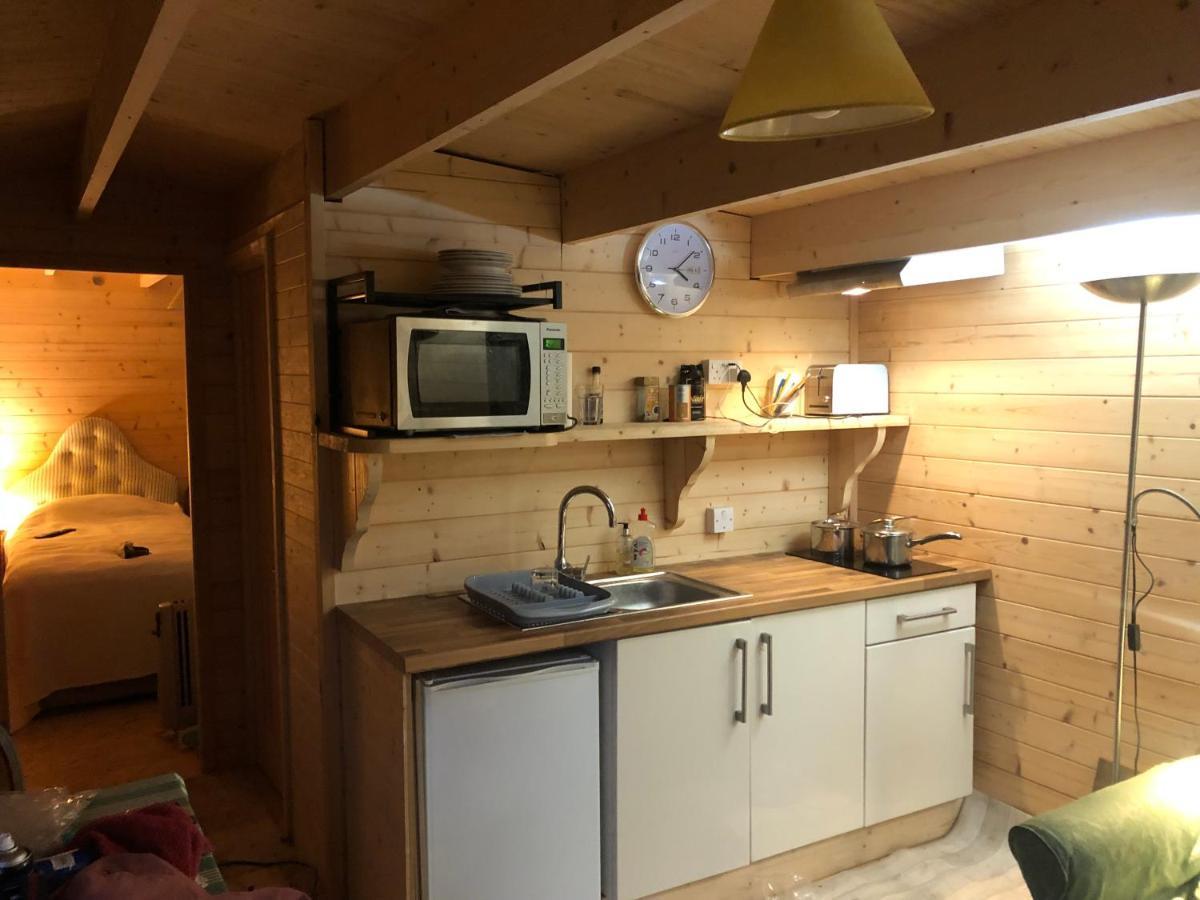 Cosy Garden Log Cabin Salisbury Zewnętrze zdjęcie