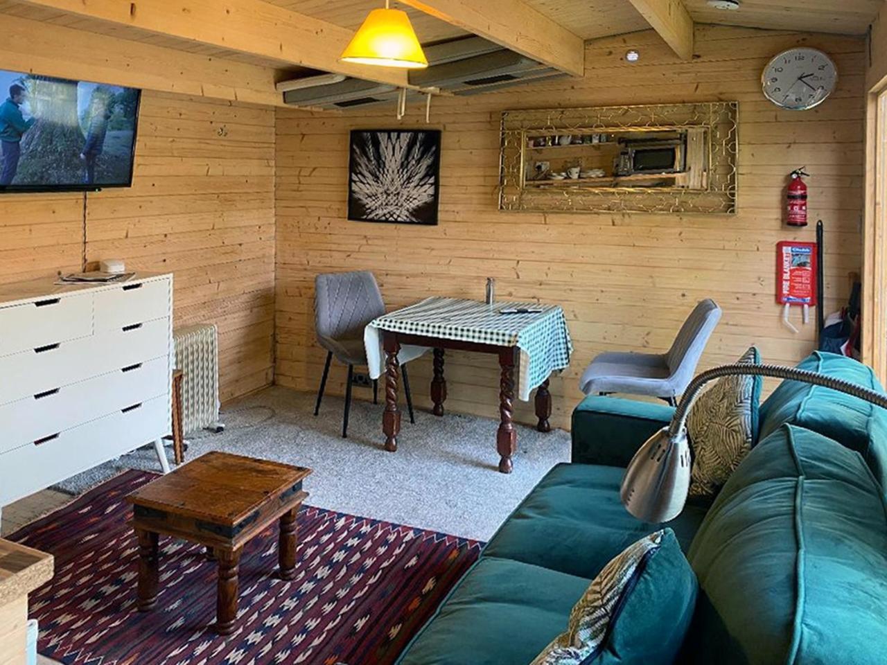 Cosy Garden Log Cabin Salisbury Zewnętrze zdjęcie