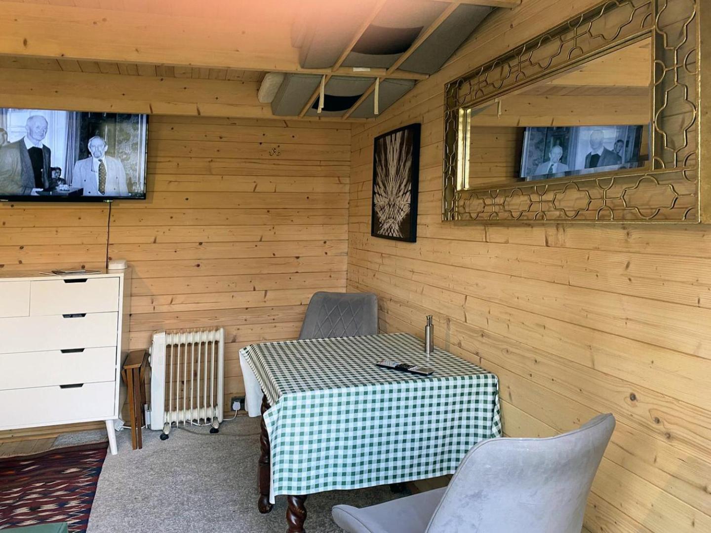 Cosy Garden Log Cabin Salisbury Zewnętrze zdjęcie